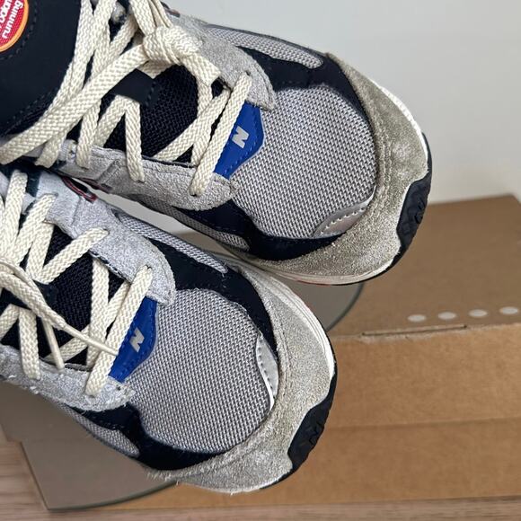 New Balance 2002 R Grey/Black/Red Kids Sneakers - SZ 3 Y - Picture 6 of 13